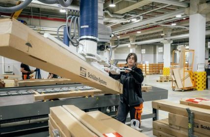 Schlüter-Systems startet automatisiertes Zentrallager mit EPG-LFS, FTS und (Foto: Ehrhardt Partner Group (EPG))