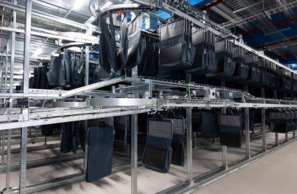 Dematic automatisiert Eren Perakende Distributionszentrum in Istanbul mit (Foto: KNUD DOBBERKE)